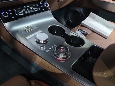 2025 Genesis GV70 — миниатюра 12