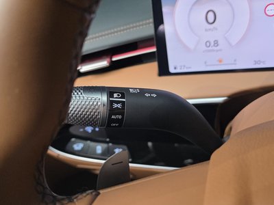 2025 Genesis GV70 — миниатюра 27