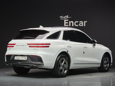 صورة 3 لـ 2025 Genesis GV70