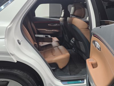 2025 Genesis GV70 — миниатюра 17
