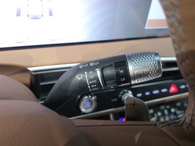 2025 Genesis GV70 — миниатюра 28