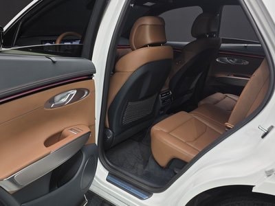 2025 Genesis GV70 — миниатюра 18