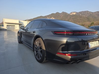 PORSCHE PANAMERA - 3
