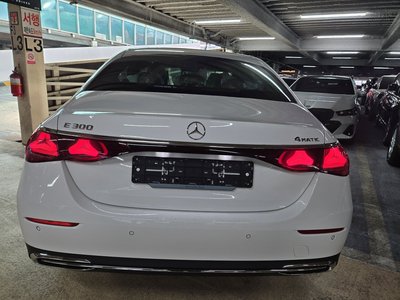 MERCEDES-BENZ E-CLASS - 2