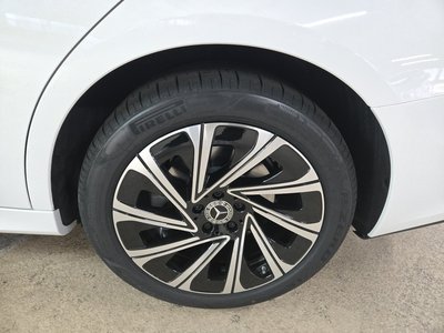 MERCEDES-BENZ E-CLASS - 8