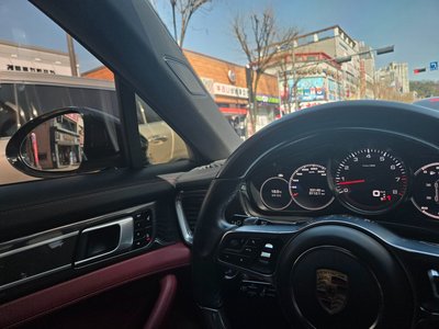 PORSCHE PANAMERA - 10