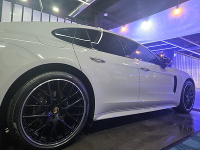 PORSCHE PANAMERA - 3