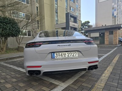 PORSCHE PANAMERA - 4