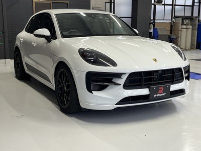PORSCHE MACAN - 1