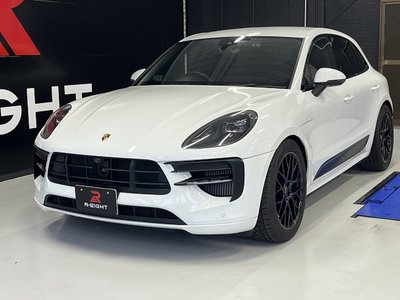 PORSCHE MACAN - 8