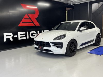 PORSCHE MACAN - 10