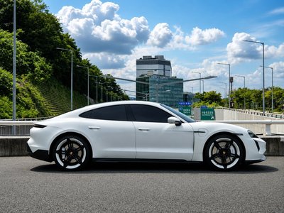 2023 Porsche TAYCAN 照片 2