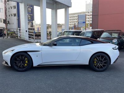 ASTON MARTIN DB11 - 6