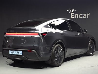 TESLA MODEL Y - 3