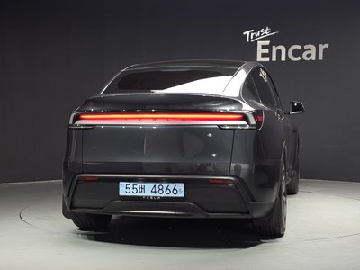 TESLA MODEL Y - 4