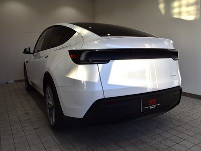 TESLA MODEL Y - 8