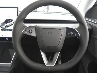 TESLA MODEL Y - 7