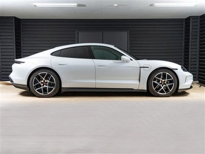 2024 Porsche TAYCAN 照片 2