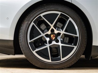 2024 Porsche TAYCAN 照片 8