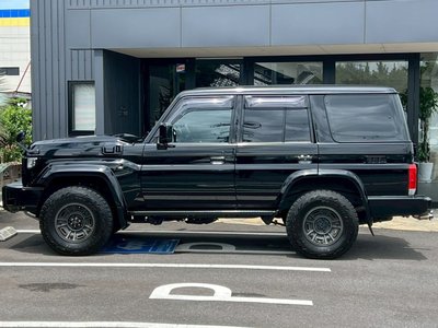 TOYOTA LAND CRUISER 70 - 8