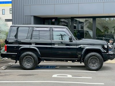 TOYOTA LAND CRUISER 70 - 6