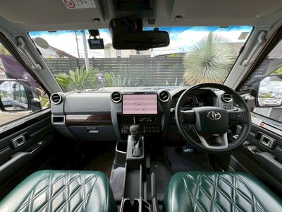 TOYOTA LAND CRUISER 70 - 3