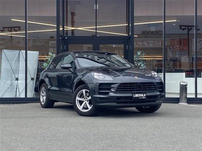 PORSCHE MACAN - 1