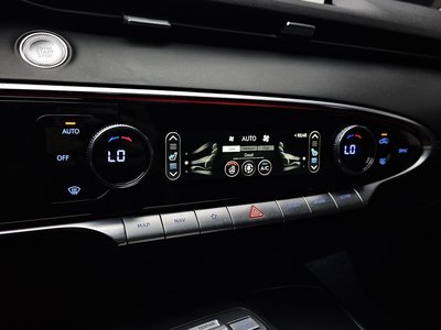 2023 Genesis GV70 thumbnail 17