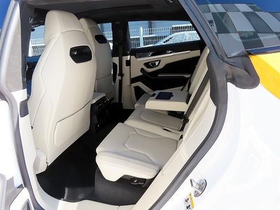 LAMBORGHINI URUS - 7