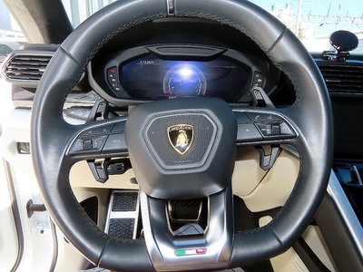 LAMBORGHINI URUS - 8