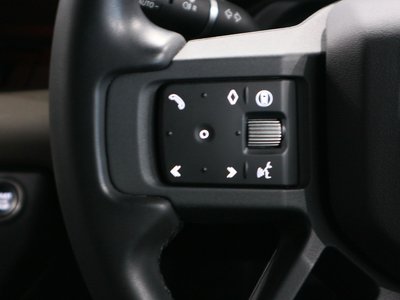 LAND ROVER DEFENDER - 8