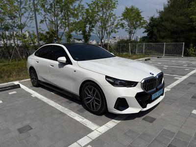 2024 BMW I5 photo 1