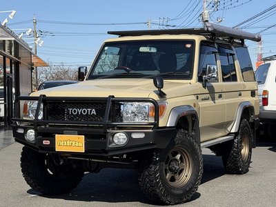 TOYOTA LAND CRUISER 70 - 2