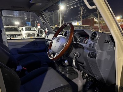 TOYOTA LAND CRUISER 70 - 7