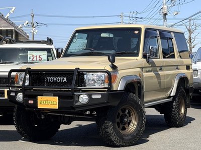 TOYOTA LAND CRUISER 70 - 3
