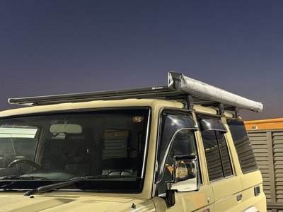 TOYOTA LAND CRUISER 70 - 4