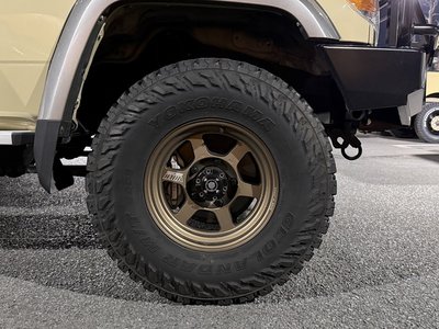 TOYOTA LAND CRUISER 70 - 6