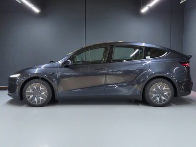 TESLA MODEL Y - 4