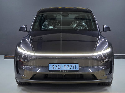 TESLA MODEL Y - 3
