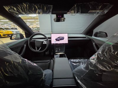TESLA MODEL Y - 7