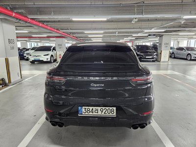 2022 Porsche CAYENNE photo 7