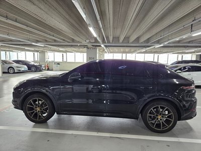 2022 Porsche CAYENNE photo 3