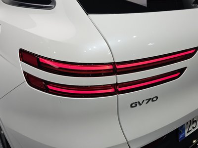 2024 Genesis GV70 photo 10