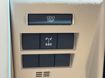 TOYOTA LAND CRUISER 300 - 7