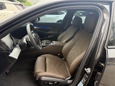 2025 BMW 5 SERIES 照片 8