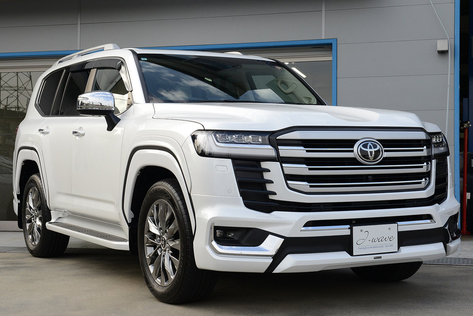 TOYOTA LAND CRUISER 300 - View 1