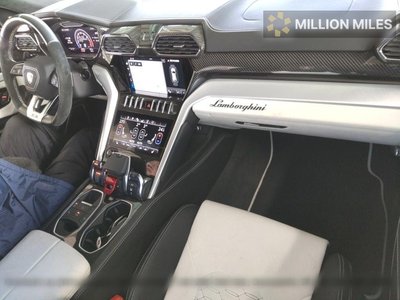 LAMBORGHINI URUS - 3