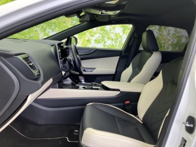 صورة 6 لـ 2023 Lexus NX
