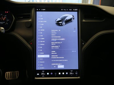 TESLA MODEL X - 8