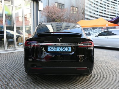 TESLA MODEL X - 2